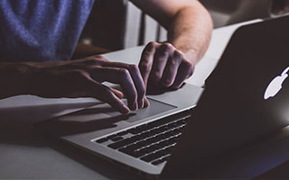 不打不相识，海米提曾头顶张玉宁染红造中超名场面