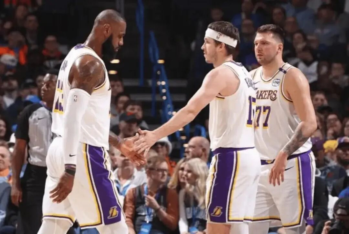 世界杯官方app下载-东契奇谈詹姆斯&amp;amp;里夫斯：我们都懂篮球，我们还有提升空间|湖人|骑士|卢卡-东契奇|奥斯汀·里夫斯|克利夫兰骑士队_新浪体育_新浪新闻